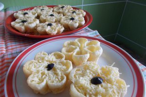 Aperitiv floricele cu cașcaval