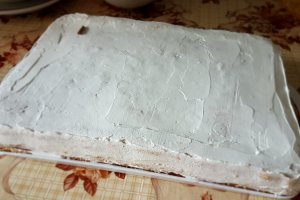 Desert tort cu crema de ciocolata, crema de mascarpone si jeleu de visine