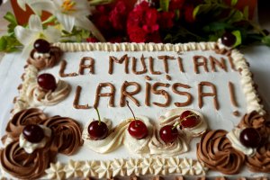 Desert tort cu crema de ciocolata, crema de mascarpone si jeleu de visine