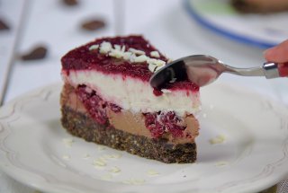 Desert cheesecake rece cu ciocolata si visine