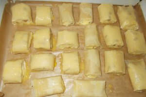 Desert rulouri rapide cu branza dulce