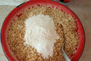 Desert tort cu blat de nuca si crema de vanilie cu mascarpone