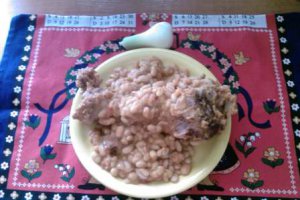 Fasole cu ciolan afumat