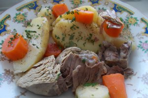 Rasol de vita cu legume fierte