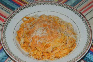 Tagliatelle cu sos bolognese