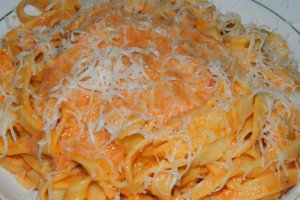 Tagliatelle cu sos bolognese