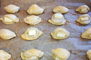 Aperitiv scoici din foietaj umplute cu branza