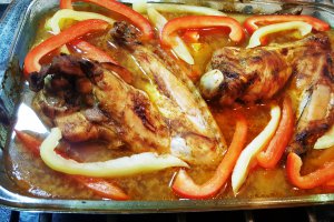 Aripi de curcan, marinate cu vegeta si legume la cuptor