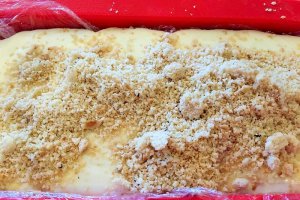 Desert parfait de ciocolata alba si alune de padure