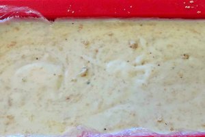 Desert parfait de ciocolata alba si alune de padure
