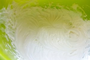Desert tarta cu cocos si ciocolata alba