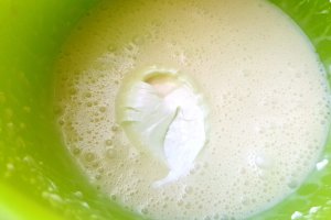 Desert tarta cu cocos si ciocolata alba