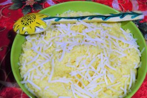 Balmos cu salata de castraveti