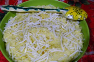 Balmos cu salata de castraveti