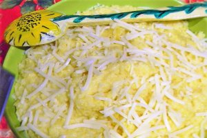 Balmos cu salata de castraveti