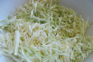 Aperitiv cartofi gratinati cu salata de varza