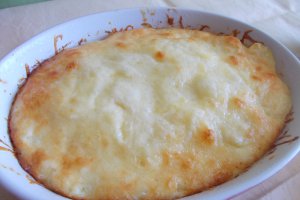 Aperitiv cartofi gratinati cu salata de varza