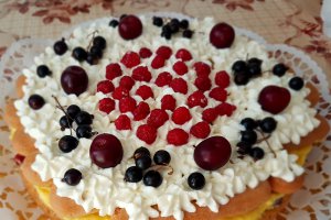 Desert tort cu fructe de sezon