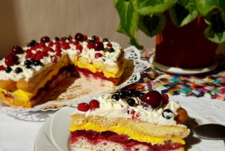 Desert tort cu fructe de sezon