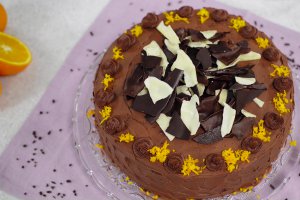 Vezi si reteta video pentru Desert tort de ciocolata