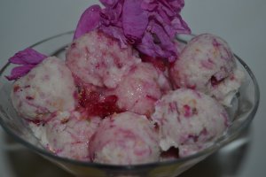 Desert inghetata de trandafiri