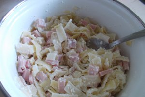 Paste gratinate, cu sunca si telemea