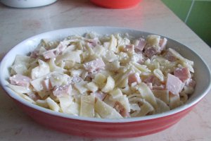 Paste gratinate, cu sunca si telemea
