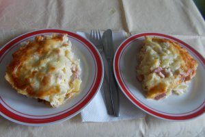 Paste gratinate, cu sunca si telemea