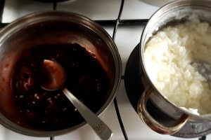 Desert orez cu lapte si jeleu de cirese