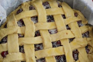 Desert tarta cu cirese si nuca de cocos