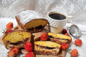 Desert prajitura cu capsuni si biscuiti