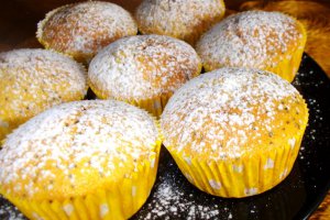 Desert briose cu lamaie, mac si ricotta