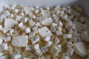 Farfalle cu unt si branzeturi la cuptor