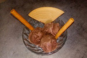 Desert inghetata de casa cu aroma de cacao si rom