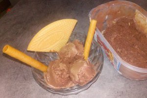 Desert inghetata de casa cu aroma de cacao si rom