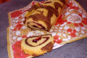 Desert rulada umpluta cu gem de visine