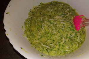 Aperitiv rulada din dovlecei umpluta cu crema de branza