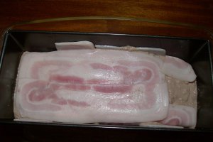 Terina din ficat de pui infasurata in bacon