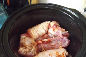 Rulouri din piept de porc la slow cooker Crock-Pot