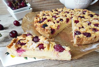 Desert tarta cu branza dulce si visine