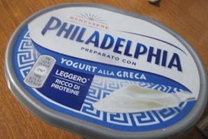 Desert prajitura cu banane si crema de branza