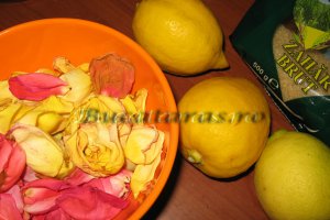 Limonada cu aroma de trandafiri