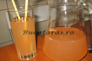 Limonada cu aroma de trandafiri