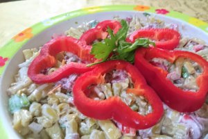 Salata de fasole verde fideluta cu iaurt cremos