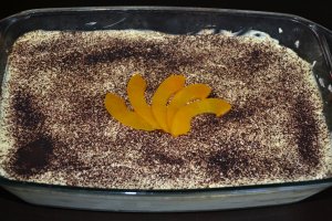 Desert tiramisu reteta cu piersici, cardamon si scortisoara