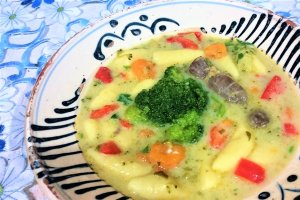 Supa de pui cu broccoli si iaurt
