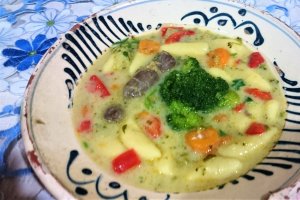 Supa de pui cu broccoli si iaurt