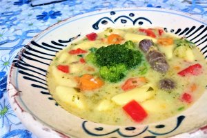 Supa de pui cu broccoli si iaurt