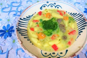 Supa de pui cu broccoli si iaurt