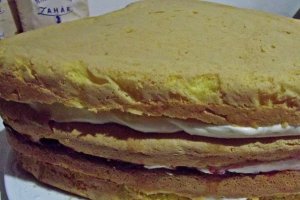 Desert tort cu crema de lamaie, capsuni si jeleu din vin sau 7 ani de bucatareala ori hlizeala pe Bucataras.ro